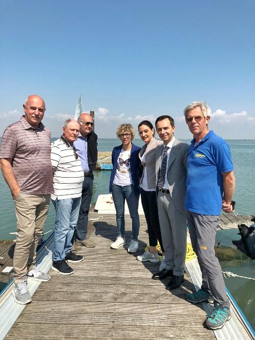 L'assessore regionale alle Finanze e Patrimonio Barbara Zilli al sopralluogo alla darsena "Porto
Casoni" di Lignano Sabbiadoro, con la consigliera regionale Maddalena Spagnolo, il sindaco Luca Fanotto e rappresentanti dei residenti 